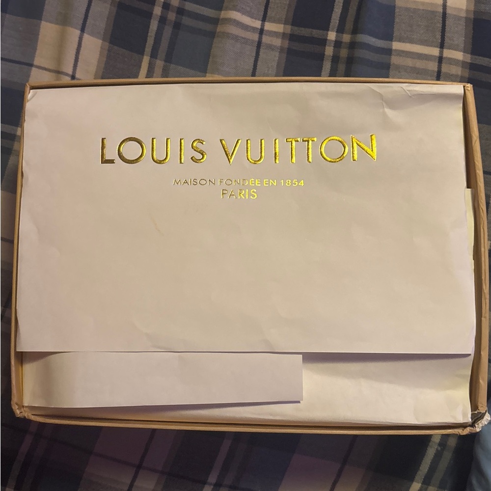 LV Skates - Picture 3 of 4